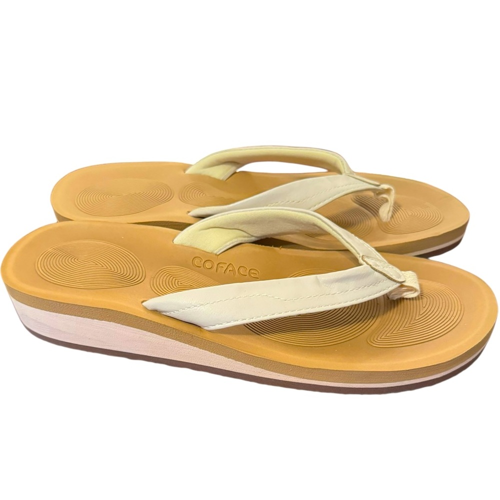 Women’s Coface White/Off White/Cream/Tan Thong Platform Sandals. Size 8.5